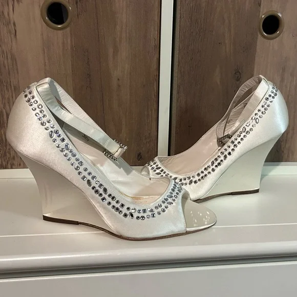 Benjamin Adams London Luxury Bridal Shoes Carmen Ivory Duchess Silk Rhinestone 8 - Picture 2 of 8